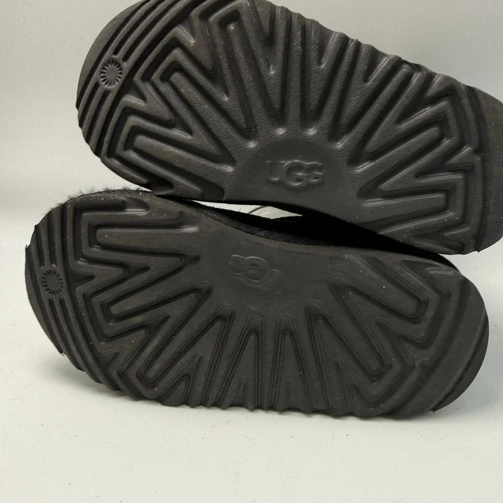 UGG‎ Classic Kids 11 Black Suede Glitter Star Sheepskin Lined Kidcore Cozy